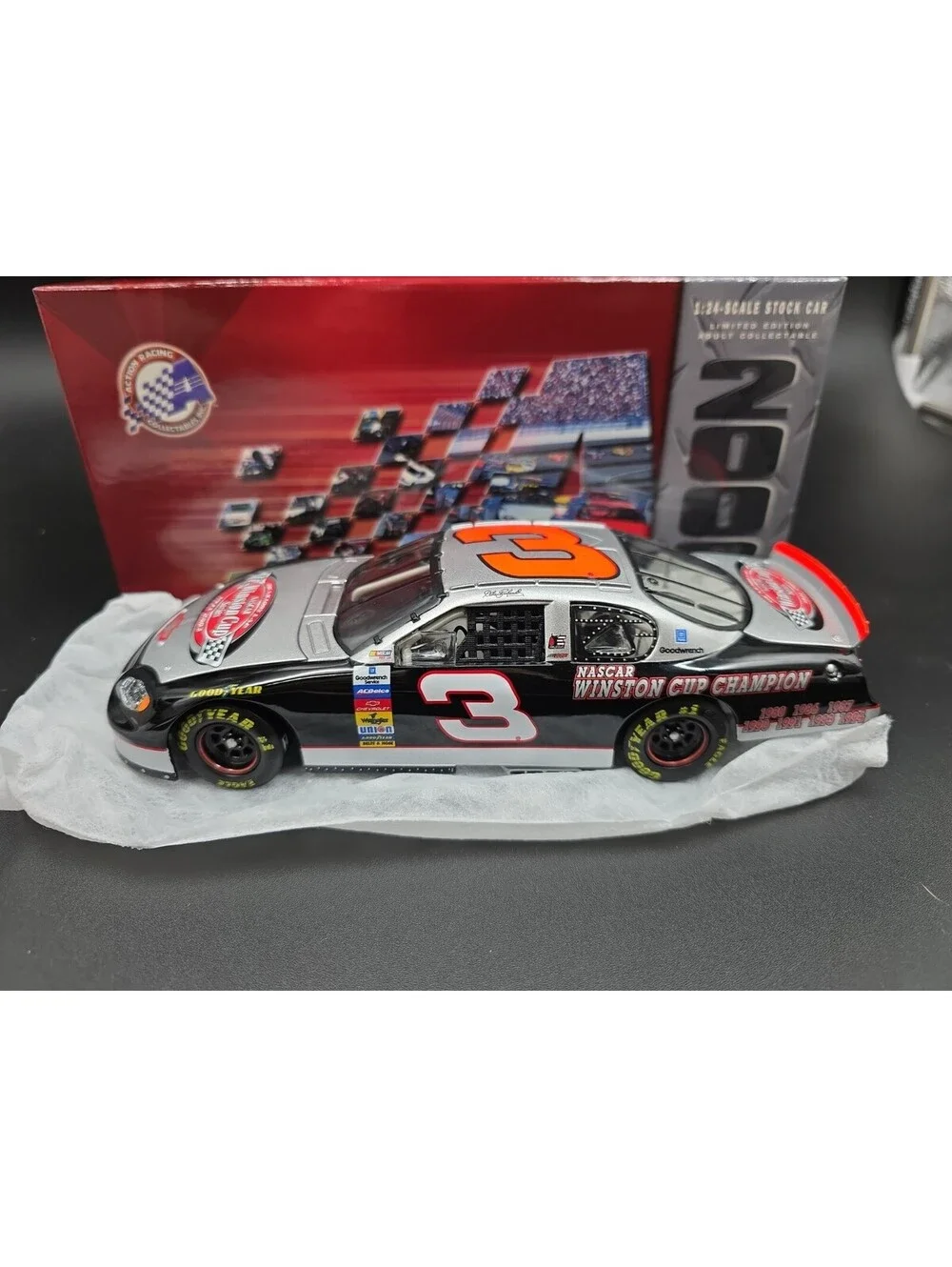 Action Platinum 1:24 Dale Earnhardt 1994 Chevy Monte Carlo #3 Diecast Car